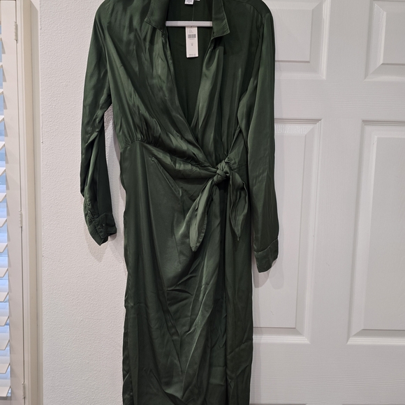 Velvet by Graham & Spencer Olive Wrap Midi Dress - Picture 4 of 4